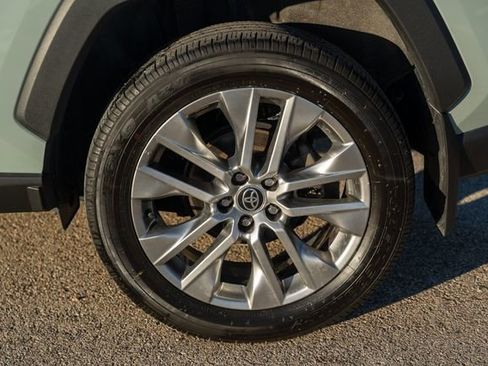 Used 2023 Toyota RAV4 XLE Premium image 7