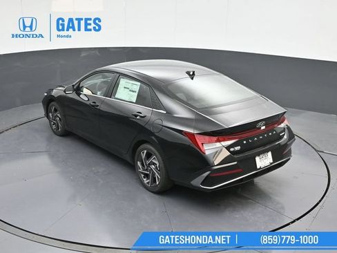 Used 2025 Hyundai Elantra Limited w/ Cargo Package FWD image 57