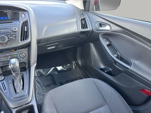 Used 2016 Ford Focus SE w/ SE Power Seat Package image 15