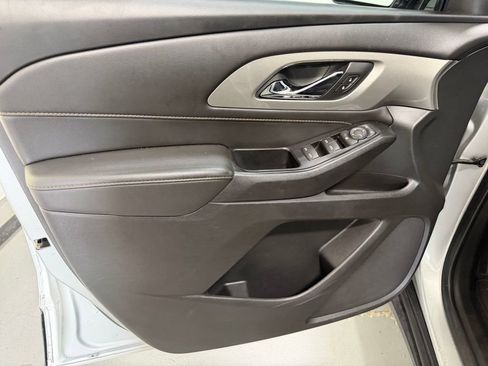 Used 2020 Chevrolet Traverse LS FWD image 10