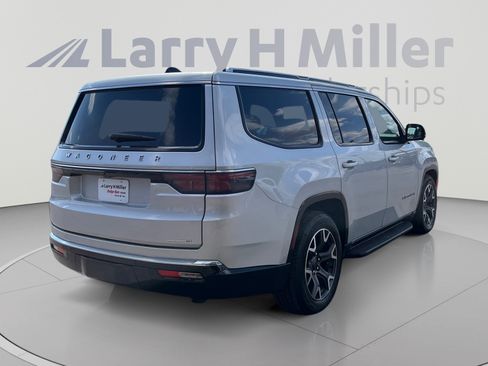 Used 2024 Jeep Wagoneer Series III AWD/4WD image 5