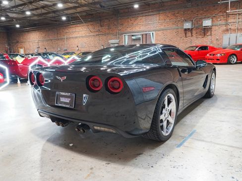 Used 2007 Chevrolet Corvette Coupe w/ Preferred Equipment Group RWD image 11