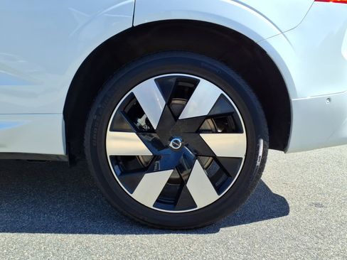 Certified 2024 Volvo XC60 T8 Plus w/ Protection Package Premier AWD/4WD image 21