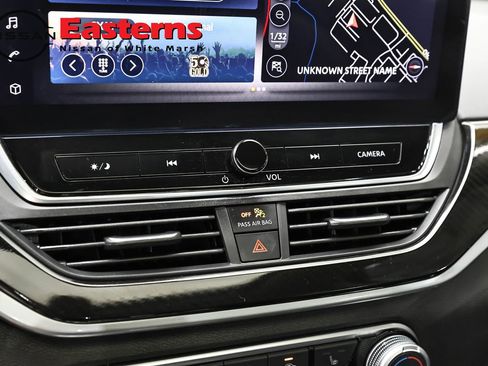 Used 2023 Nissan Altima 2.5 SR w/ SR Premium Package FWD image 19