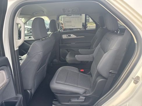 Used 2025 Ford Explorer Active image 28