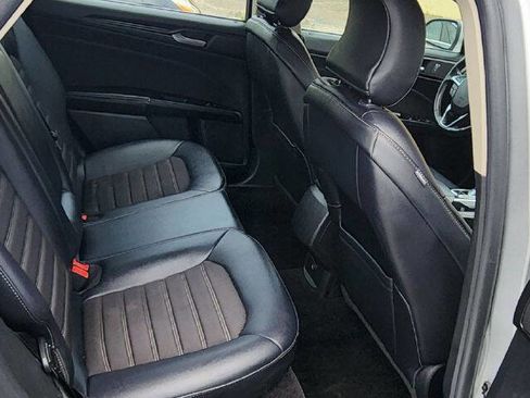 Used 2018 Ford Fusion SE AWD/4WD image 12