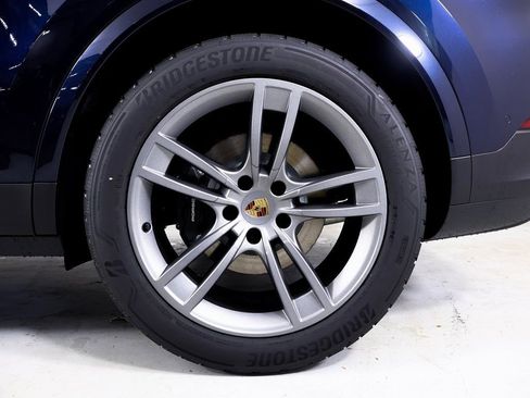 New 2025 Porsche Cayenne Coupe image 24