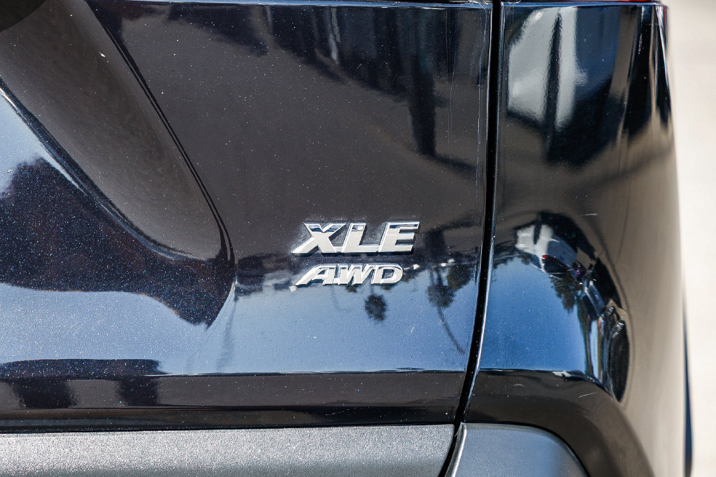 Used 2022 Toyota RAV4 XLE AWD/4WD image 14