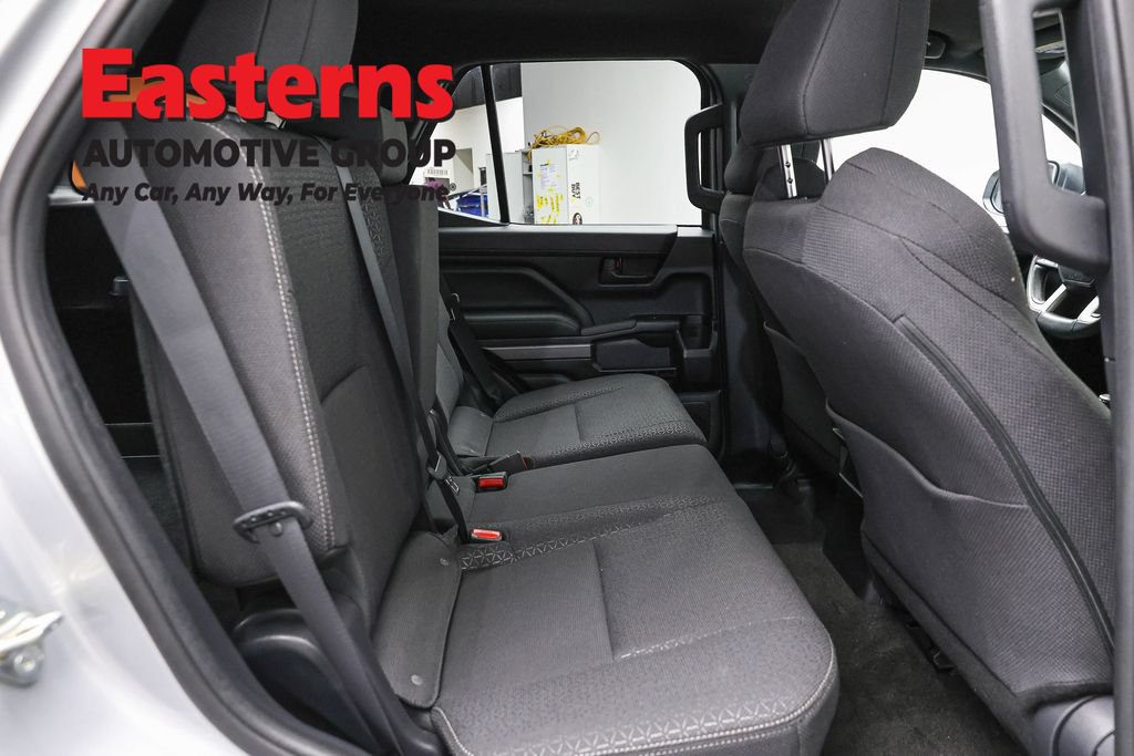 Used 2025 Toyota 4Runner SR5 AWD/4WD image 23