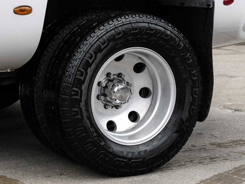 Used 2010 GMC Sierra 3500 SLT w/ SLT Convenience Package image 50