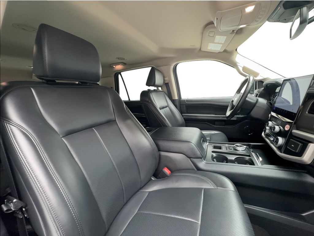Used 2024 Ford Expedition XLT RWD image 33