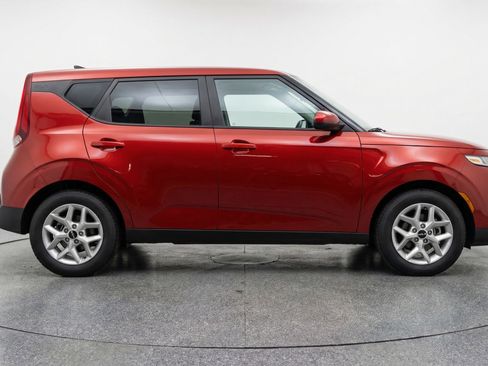 Used 2025 Kia Soul LX w/ LX Technology Package FWD image 11