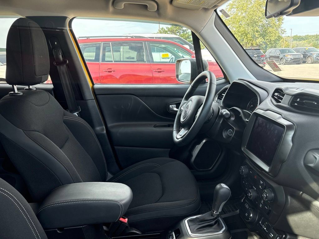 Used 2023 Jeep Renegade Latitude w/ Premium Group AWD/4WD image 24