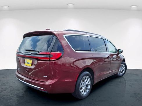 Used 2022 Chrysler Pacifica Touring-L AWD/4WD image 8