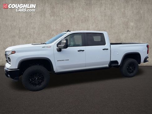 Used 2025 Chevrolet Silverado 2500 ZR2 w/ Technology Package AWD/4WD image 5