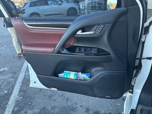 Used 2017 Lexus LX 570 4WD image 11