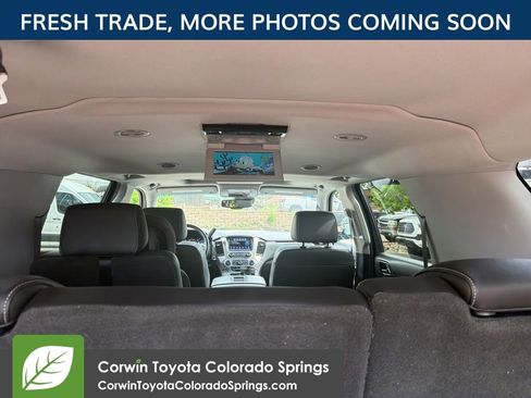 Used 2017 GMC Yukon XL SLT w/ Open Road Package AWD/4WD image 10