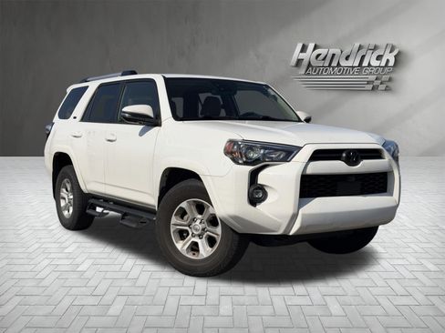 Used 2022 Toyota 4Runner SR5 Premium w/ Moonroof Package RWD image 2
