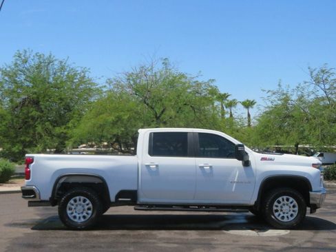 Used 2020 Chevrolet Silverado 2500 LT w/ Z71 Off-Road Package AWD/4WD image 3