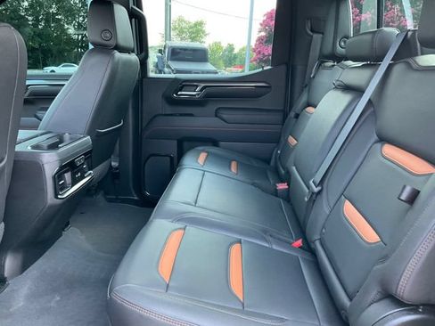 Used 2023 GMC Sierra 1500 AT4 w/ AT4 Premium Package AWD/4WD image 17