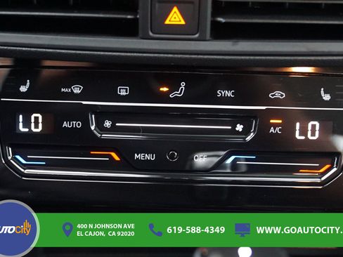 Used 2025 Volkswagen Jetta SE FWD image 24
