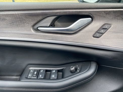 Used 2024 Jeep Grand Cherokee L Limited image 9