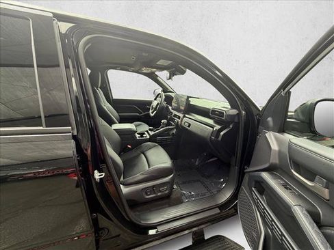 Certified 2025 Toyota 4Runner Limited w/ Tow Technology Package AWD/4WD image 15