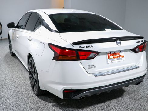 Used 2022 Nissan Altima 2.5 SR w/ Midnight Edition Package FWD image 9