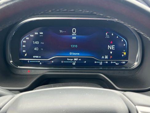 Used 2024 Chevrolet Suburban LT image 32