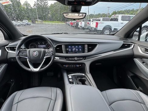 Used 2022 Buick Enclave Essence w/ Experience Buick Package FWD image 26