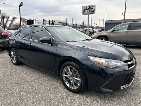 Used 2016 Toyota Camry SE w/ Moonroof Package image 1
