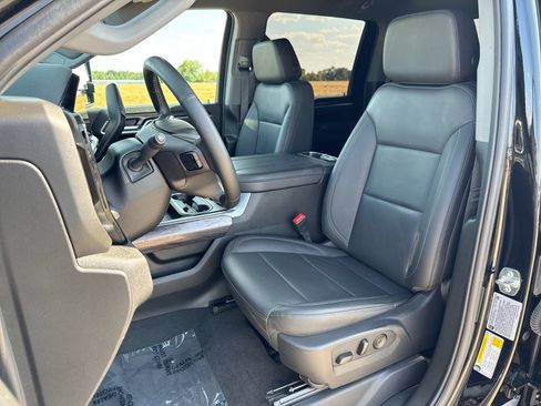 Used 2026 Chevrolet Silverado 3500 LTZ w/ LTZ Convenience Package AWD/4WD image 11