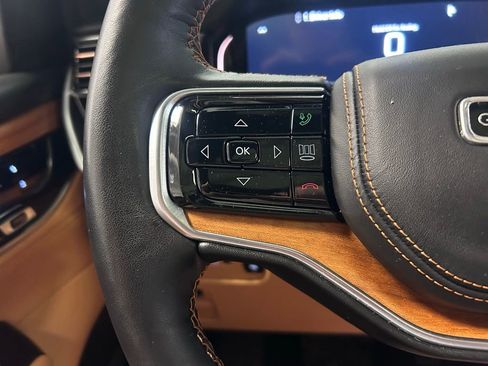 Used 2023 Jeep Grand Wagoneer Series III AWD/4WD image 9