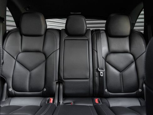 Used 2017 Porsche Cayenne S image 24