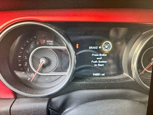 Used 2022 Jeep Wrangler Unlimited Rubicon w/ Cold Weather Group AWD/4WD image 6