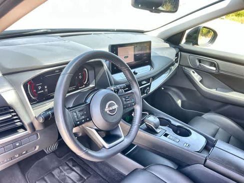 Used 2024 Nissan Rogue SL FWD image 15