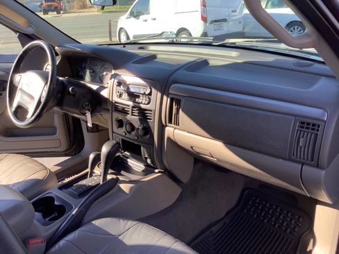 Used 2004 Jeep Grand Cherokee Laredo w/ Convenience Group image 31