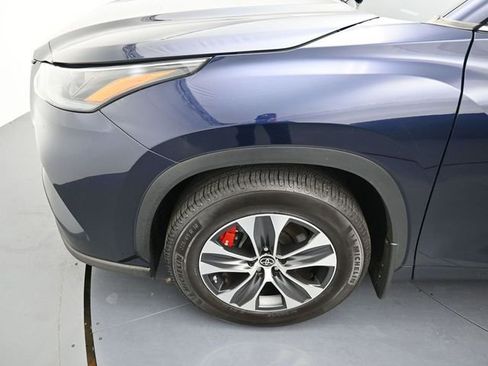Used 2022 Toyota Highlander XLE image 9