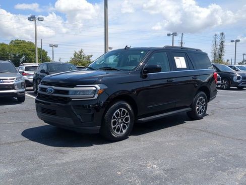 Used 2024 Ford Expedition XLT RWD image 2