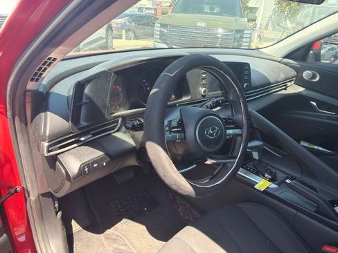 Used 2021 Hyundai Elantra SEL FWD image 10