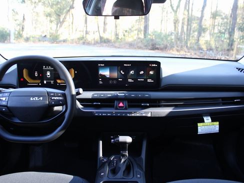 New 2025 Kia K4 LXS image 20