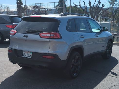 Used 2018 Jeep Cherokee Latitude w/ Altitude Package image 6