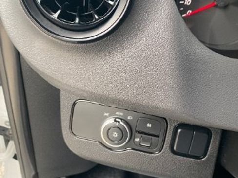 Used 2019 Mercedes-Benz Sprinter 144 image 23
