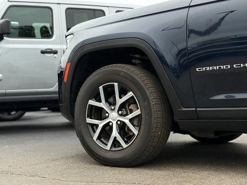 Used 2023 Jeep Grand Cherokee Limited AWD/4WD image 43