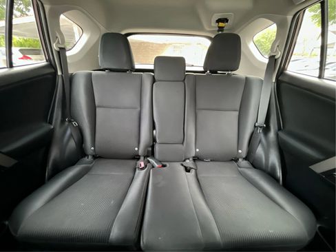 Used 2018 Toyota RAV4 LE w/ All Weather Liner Package image 20