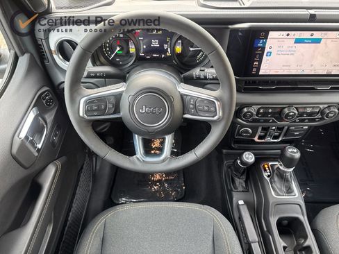 Certified 2025 Jeep Wrangler Unlimited Sahara w/ Safety Group AWD/4WD image 15