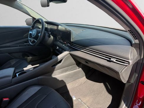 Used 2021 Hyundai Elantra Limited FWD image 11