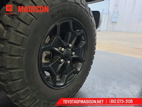 Used 2022 Jeep Gladiator Willys image 9