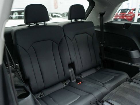 Used 2023 Audi Q7 3.0T Premium image 12