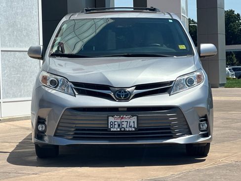 Certified 2018 Toyota Sienna XLE w/ XLE Navigation Package FWD image 11